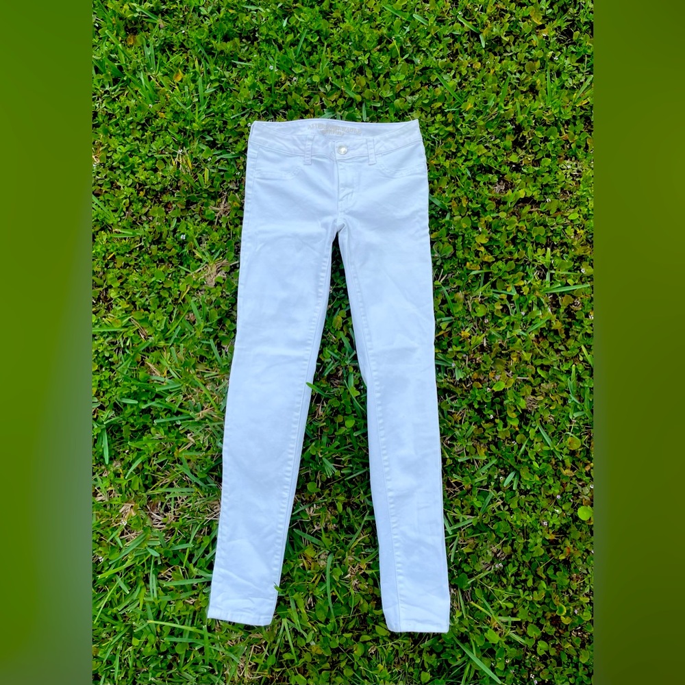 American Eagle super cute white skinny jeans 🤍🤍